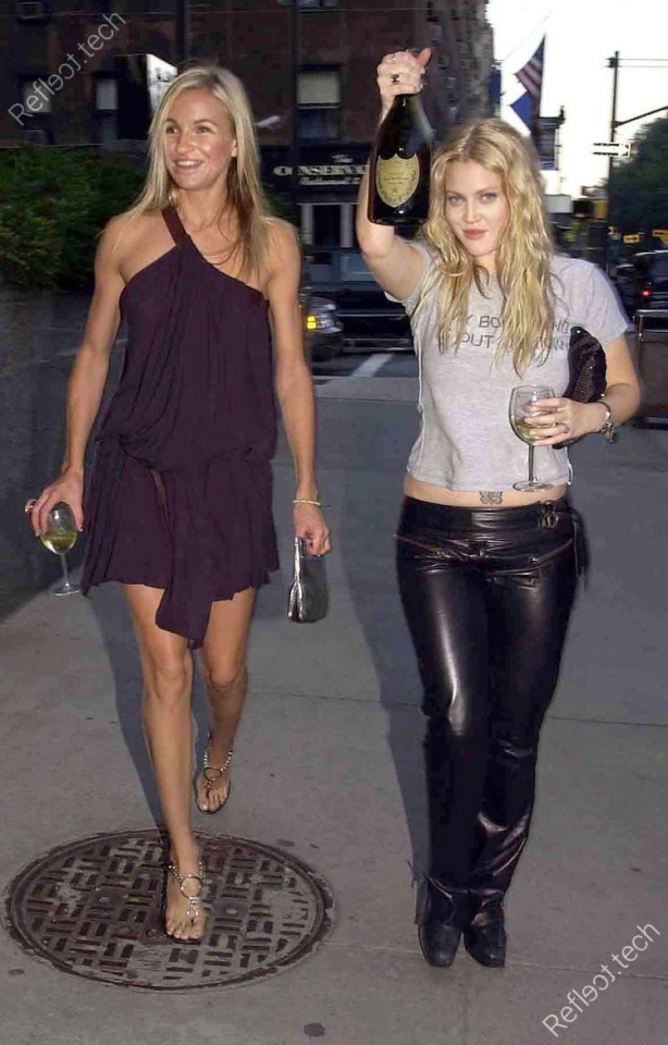 Лидия Ларсен и Наталья Долгополова всегда рады папарацци